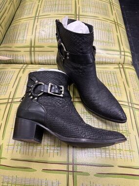 Black FRYE snake skin Leather Ankle Boots with Buckle Detail Size 8.5 B